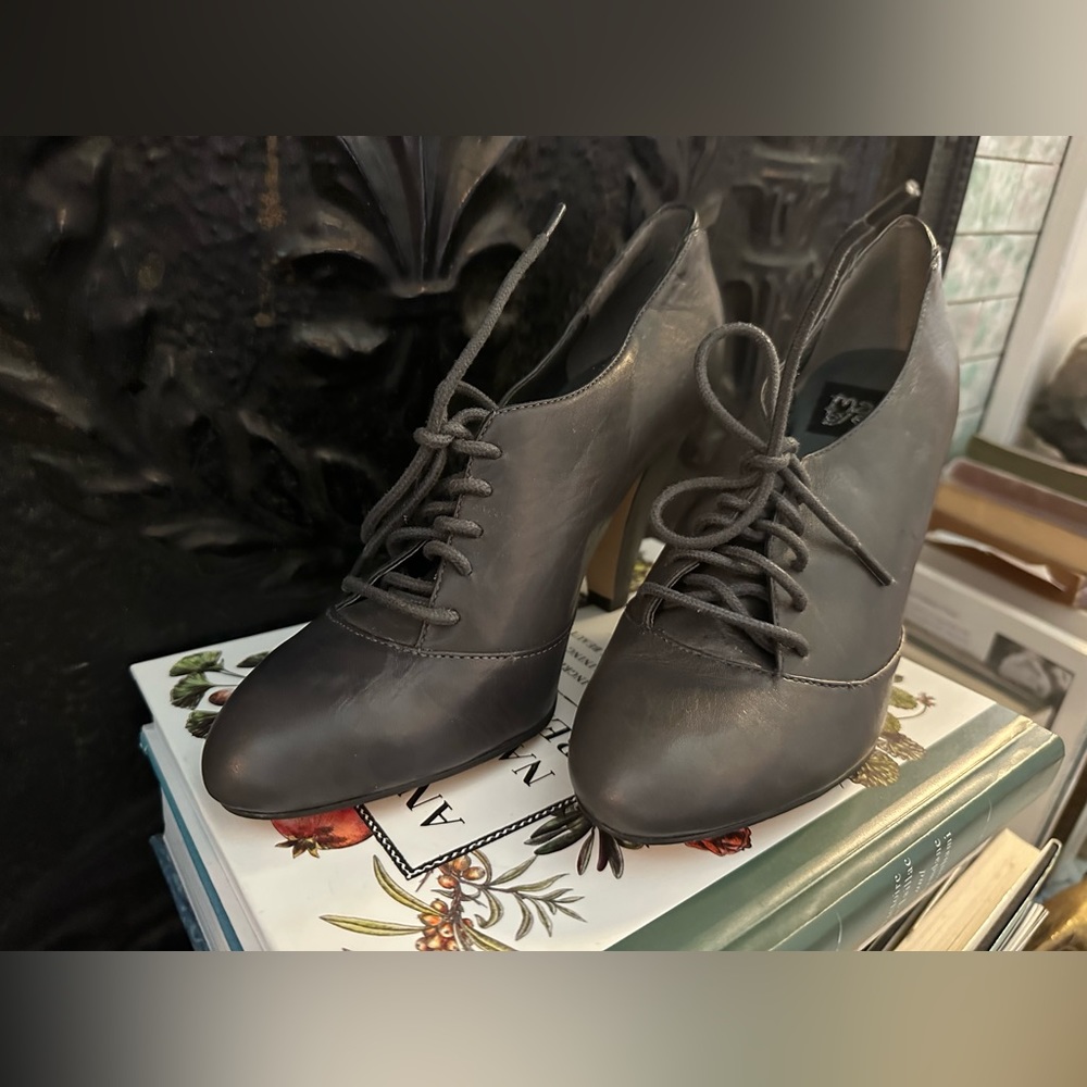 Made by Elves high heeled laced shoe - Picture 5 of 7